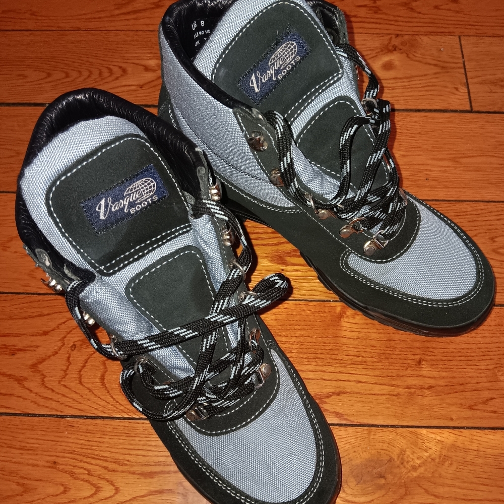 Vasque GORE TEX Boots, black and sky blue, size 8
